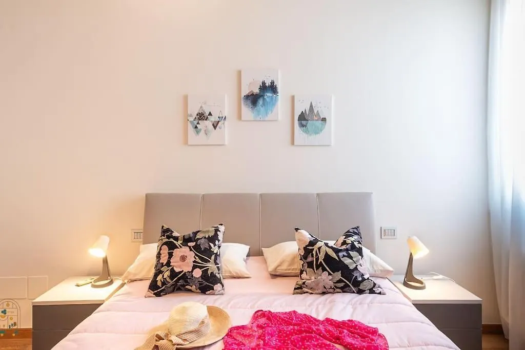 Madreperla Chic Apartment Viareggio Italy